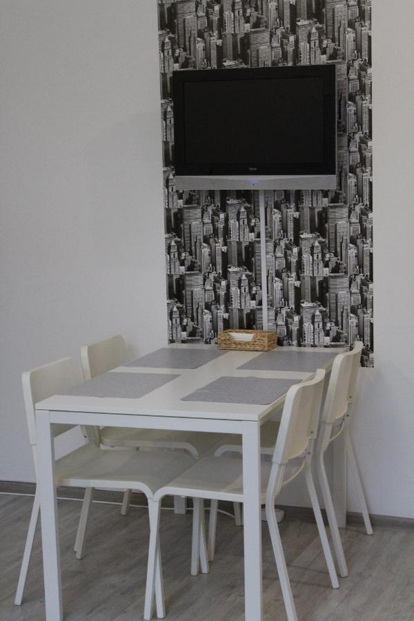 Viky Apartment Satu Mare Exterior foto